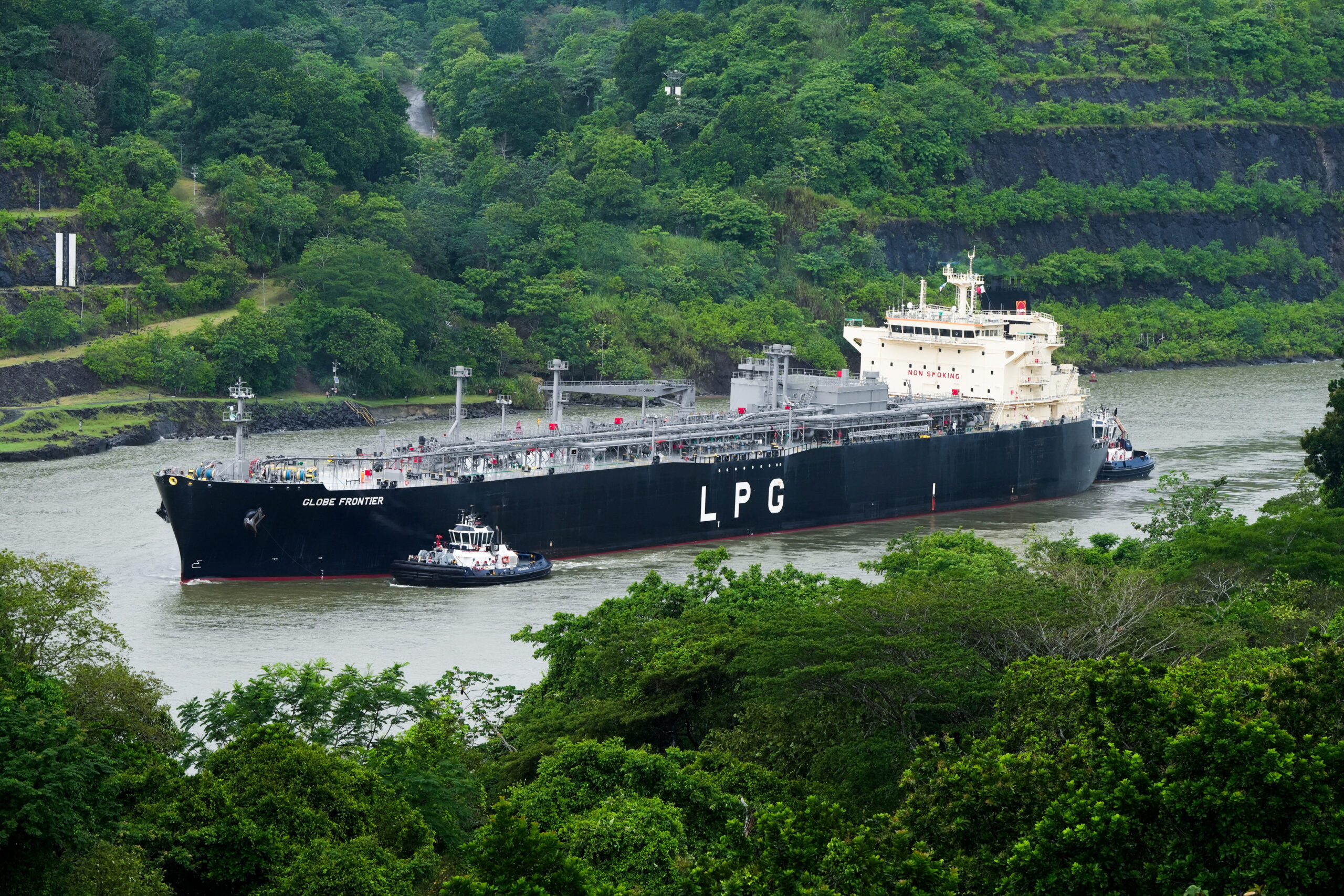 Panama-flagged vessels must notify authority of ship-to-ship transfers, in Gamboa